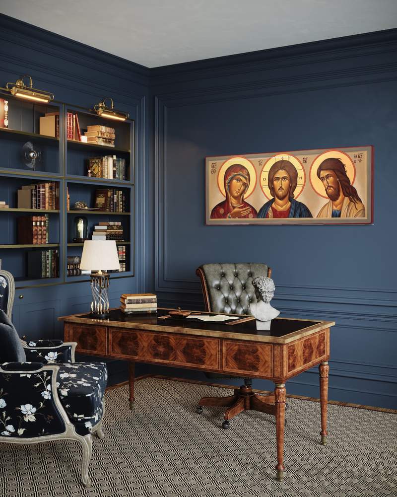 Trittico in uno studio — Parete blu, scrivania in legno.